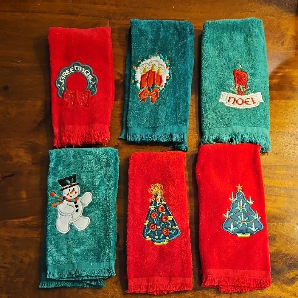 Festive Christmas Holiday Hand Towels Set - Red and Green 7 Vintage
